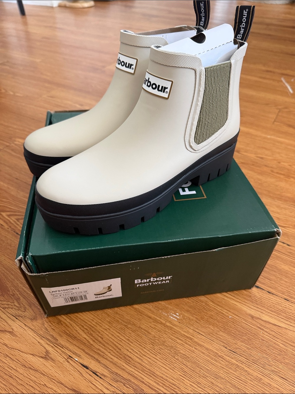 NWT Barbour Women’s Halton Chelsea Wellingtons in Light Oak/Bleached Olive
